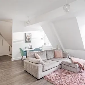 Apartment Town Centre Spacious Studio, Solihull