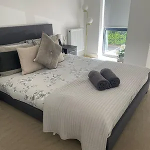 Apartment Brand New Luxury With Free Parking And Gym, Solihull